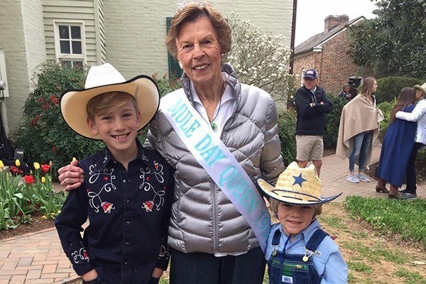 Two children posing with Mule Day Queen