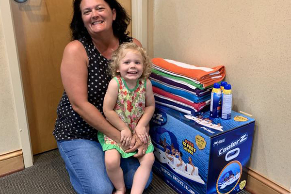 Mother and daughter with summer gift set prize