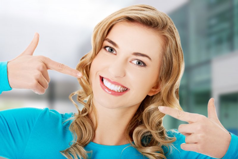 woman showing the difference between veneers and bonding in Columbia